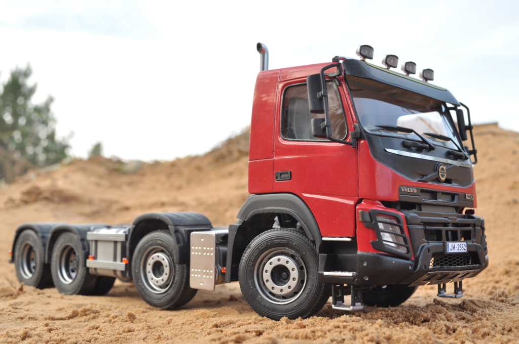 Heavy 8x4 chassis (tandem, dual steering axles)