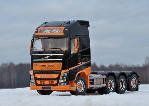 Heavy 8x4 chassis (tridem, lifting steering rear axle)