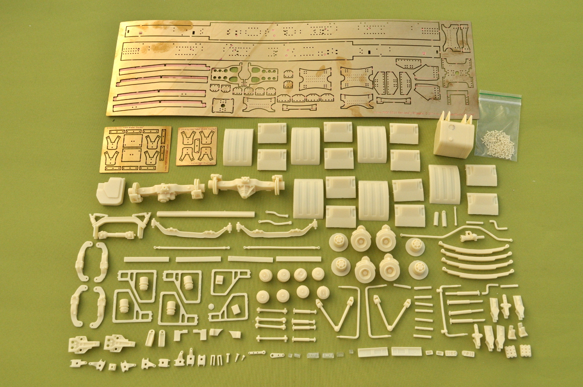 Heavy 8x4 chassis (tridem, lifting steering rear axle) – Bild 2