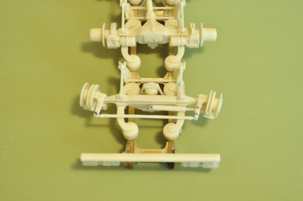 Heavy 8x4 chassis (tridem, lifting steering rear axle) – Bild 9