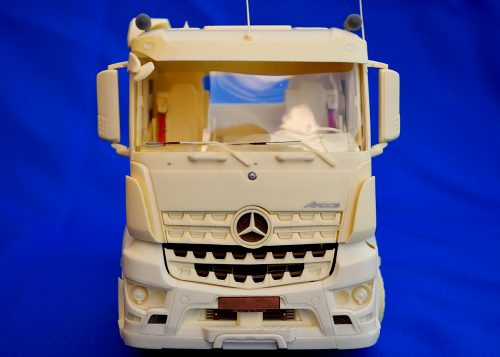 Alternative front bumper for German construction truck