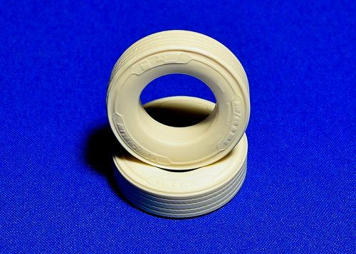 Road tire 315/80 R22.5 (normal width). Scale 1/24