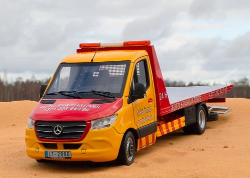 5.5 ton recovery truck "M-S". Full resin kit, 1/24