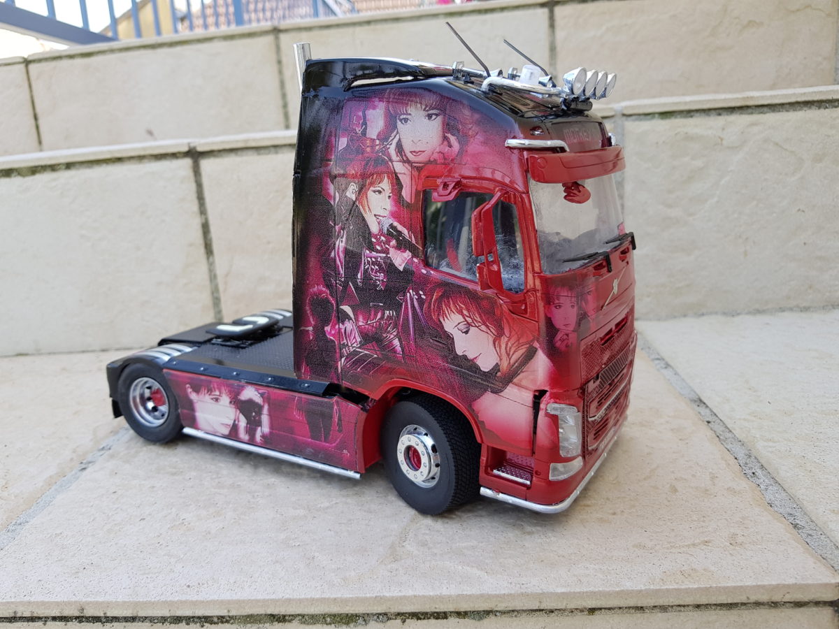 Volvo FH4 "Mylene Farmer, Monkey Me". Dave Perret, France