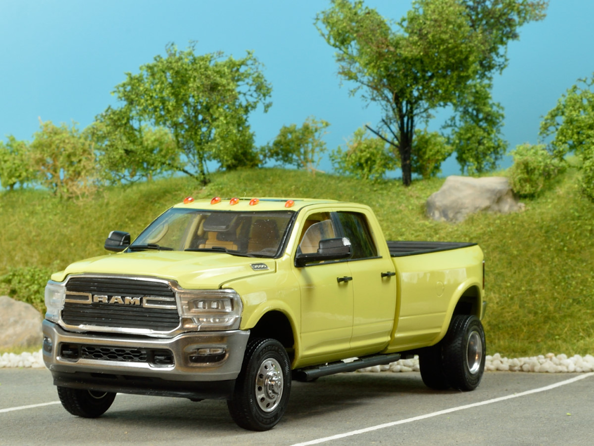 3500 dually pickup truck. Full resin kit, 1/24 - immagine 3