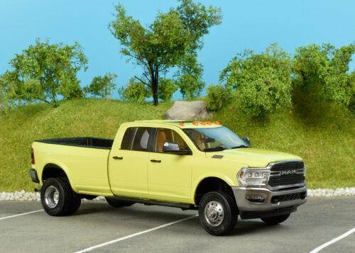 3500 dually pickup truck. Full resin kit, 1/24