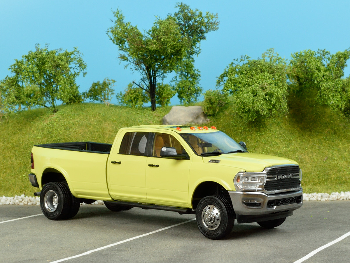 3500 dually pickup truck. Full resin kit, 1/24