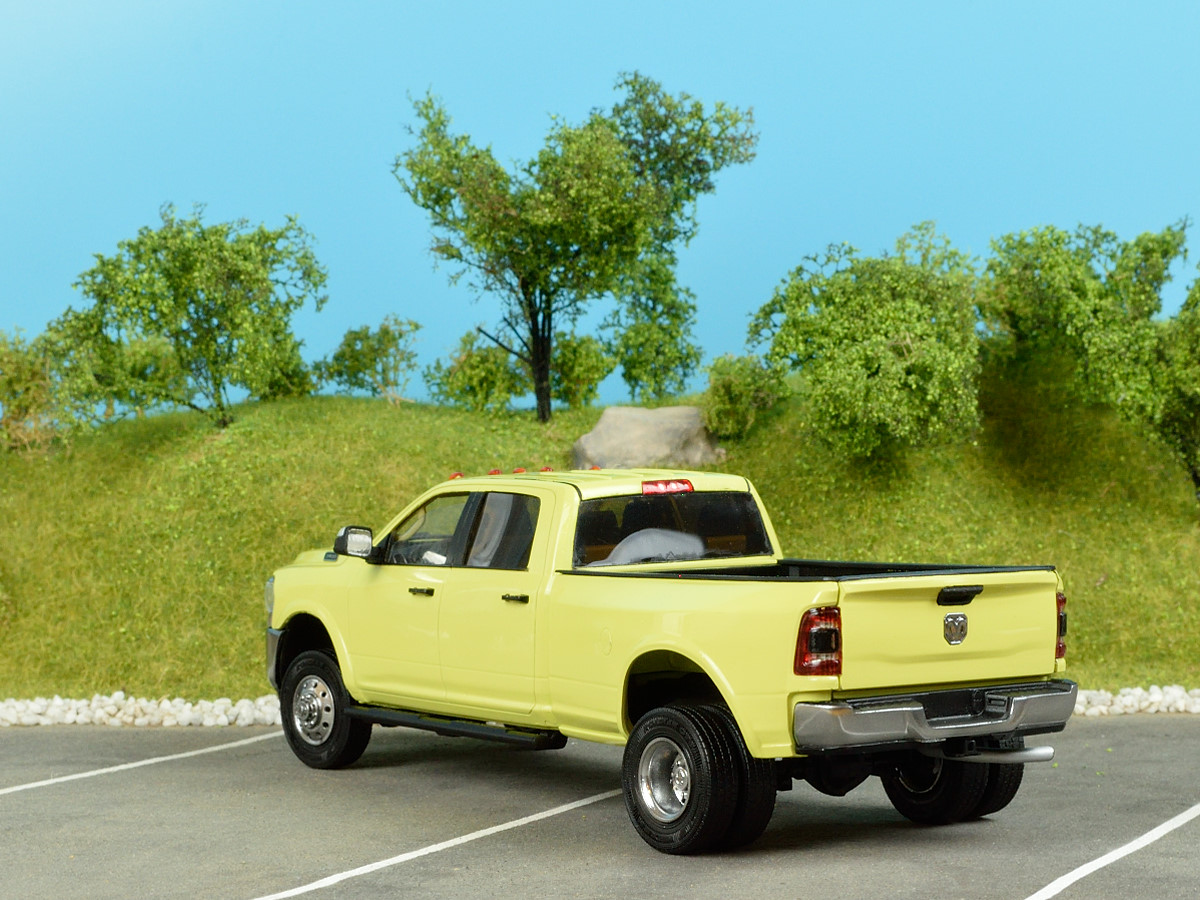 3500 dually pickup truck. Full resin kit, 1/24 - immagine 6