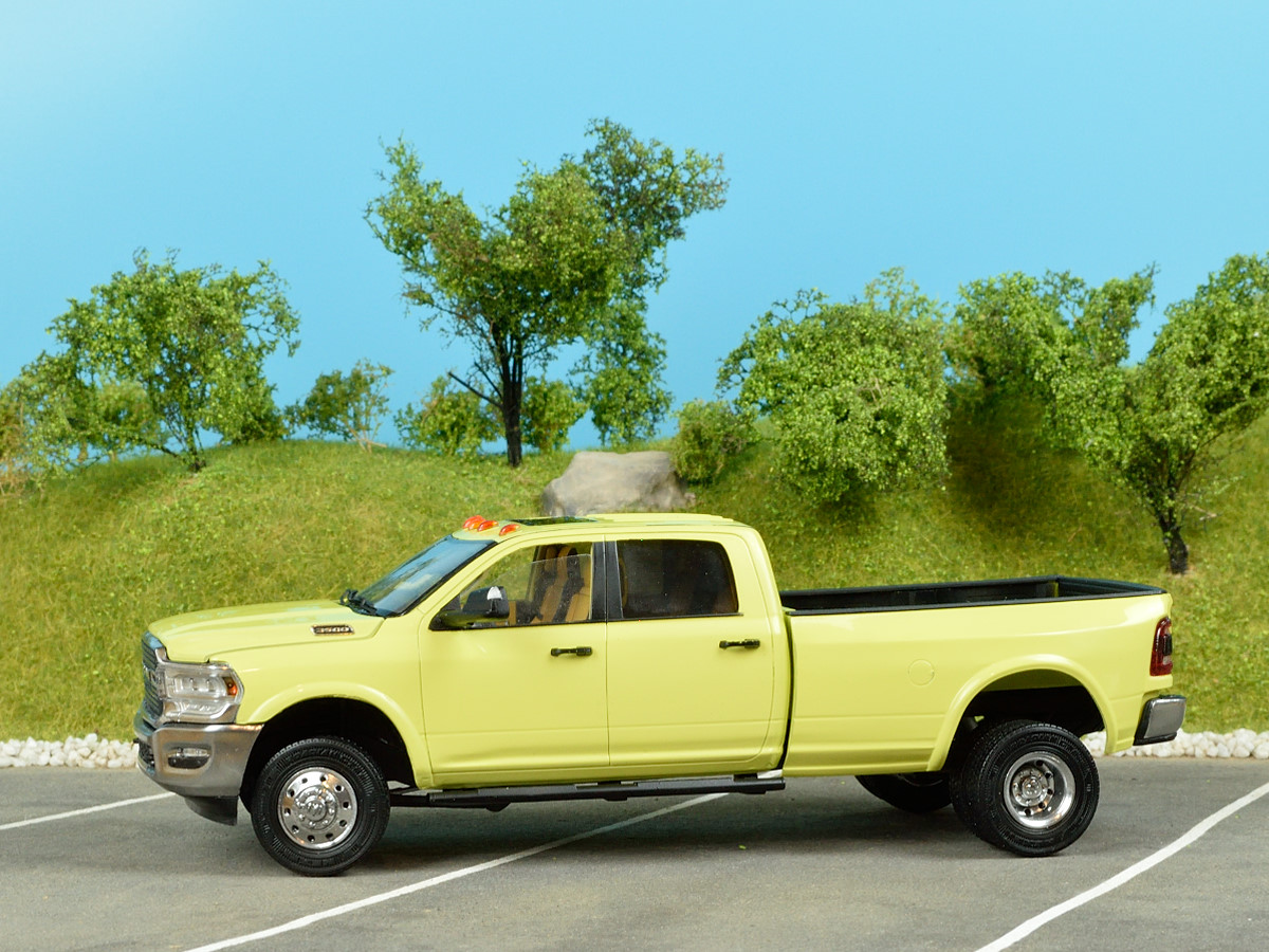 3500 dually pickup truck. Full resin kit, 1/24 - immagine 5