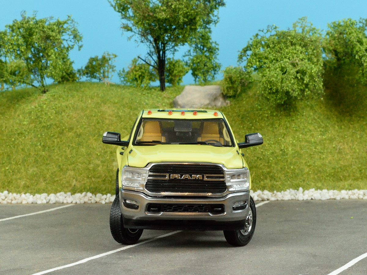 3500 dually pickup truck. Full resin kit, 1/24 - immagine 4