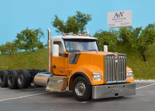 US W990 truck (day cab). Scale 1/24