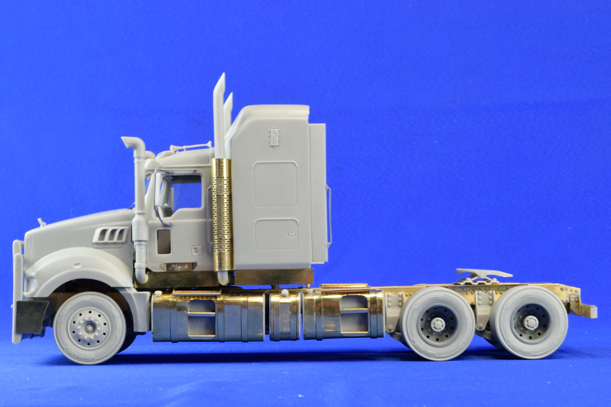 Aussie Titan truck (sleeper cab)